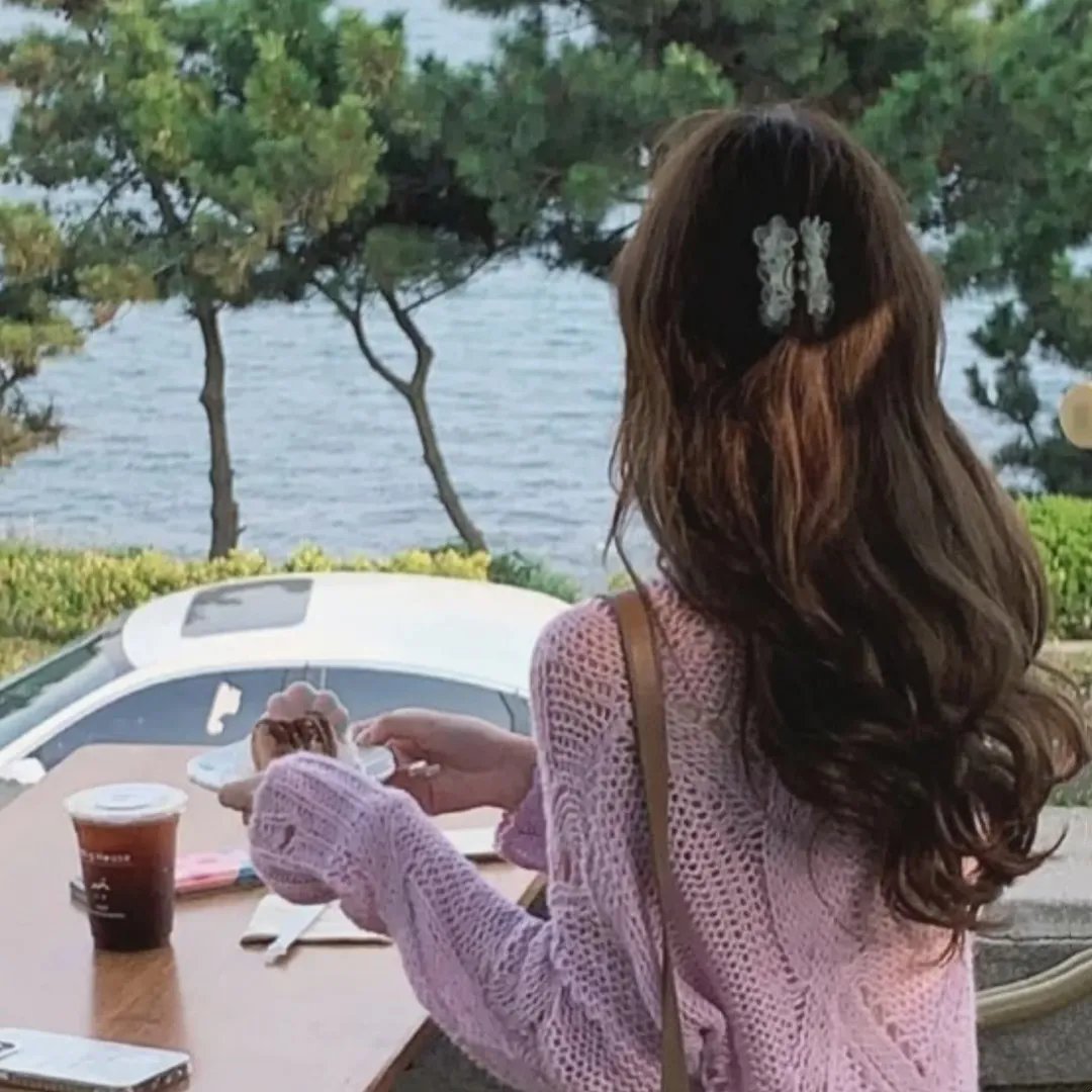 美发尸海报
