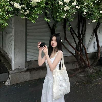 戎马香宵海报
